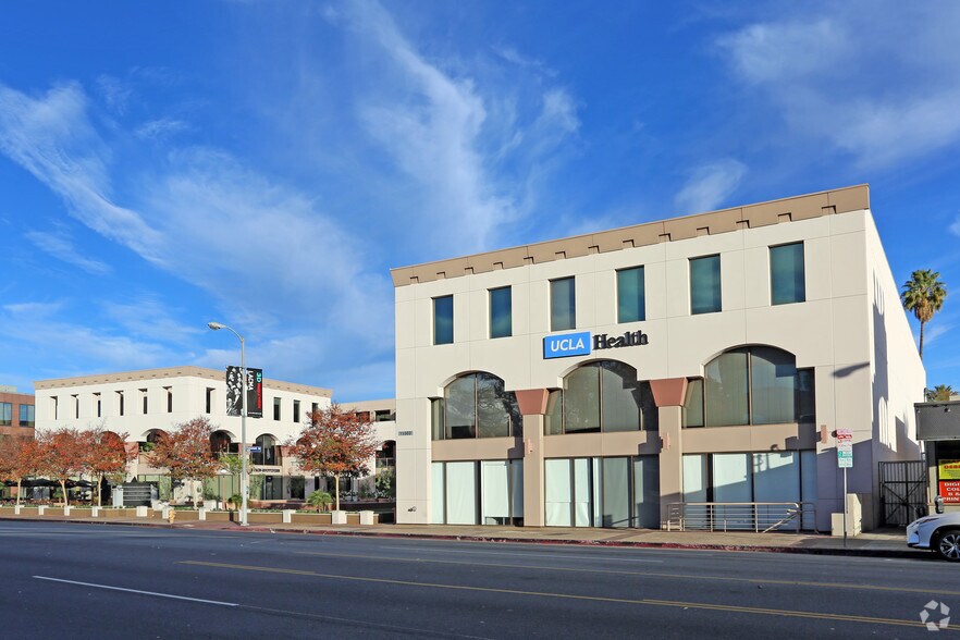 More Photos Of 15503 Ventura Blvd, Encino Loft Creative Space For Lease
