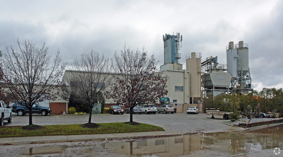 More Photos Of 2101 Pond Rd, Ronkonkoma Cement Gravel Plant For Sale