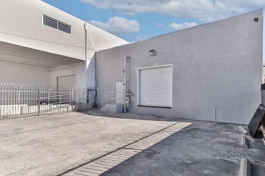 More Photos Of 7410-7428 Bellaire Ave, North Hollywood Warehouse For Sale