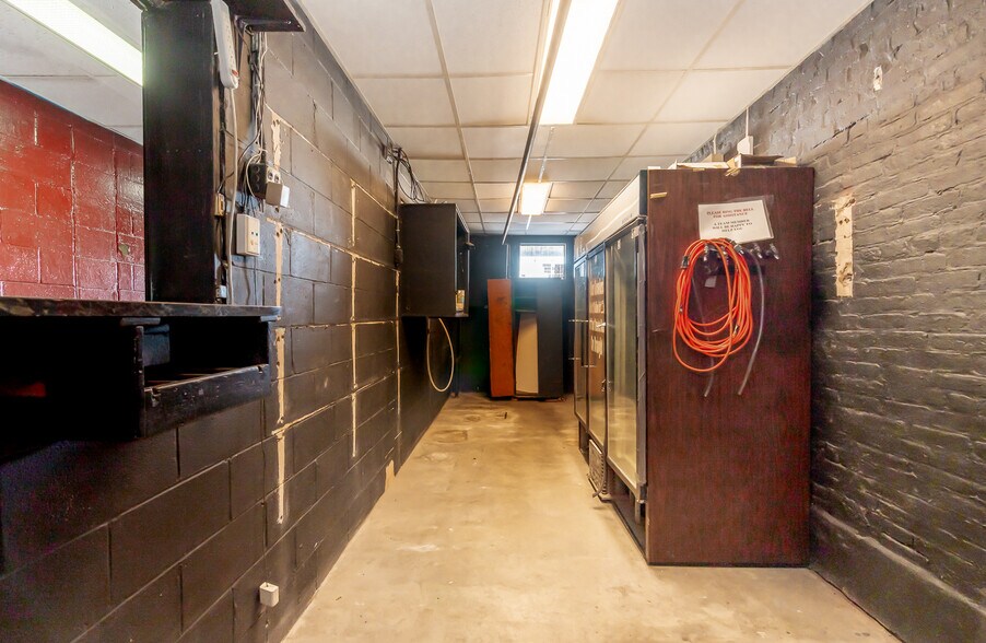 More Photos Of 1032 Story Ave, Louisville Bar For Lease