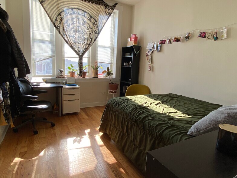 More Photos Of 2955 N Milwaukee Ave, Chicago General Retail For Sale