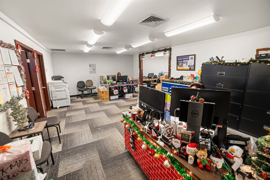 More Photos Of 4004 Rice St, Lihue Warehouse For Sale