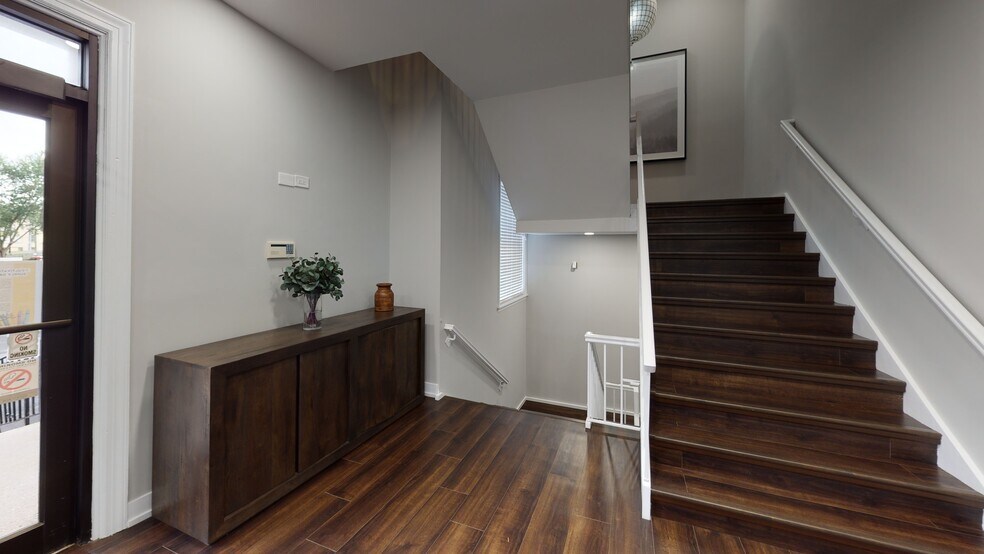 More Photos Of 325 N Hough St, Barrington Medical For Lease