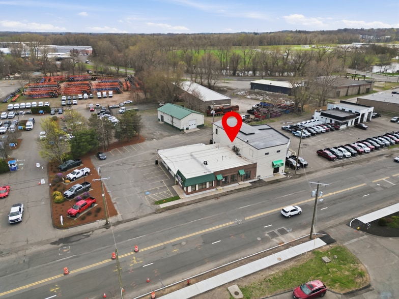 More Photos Of 751 Memorial Ave, West Springfield Showroom For Lease