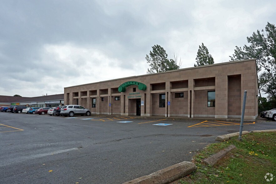 More Photos Of 18 Manitou Cres, Loyalist General Retail For Lease