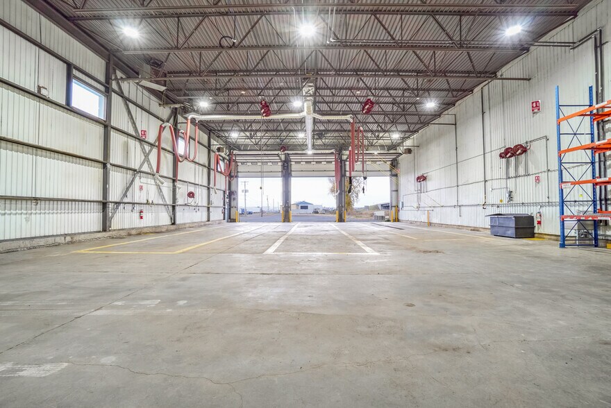 More Photos Of 944A Ch Trudeau, Saint-mathieu-de-beloeil Warehouse For Lease