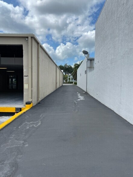 More Photos Of 2665 Davis Blvd, Naples Freestanding For Lease