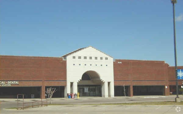 More Photos Of 2501-2535 E Arkansas Ln, Arlington Unknown For Lease