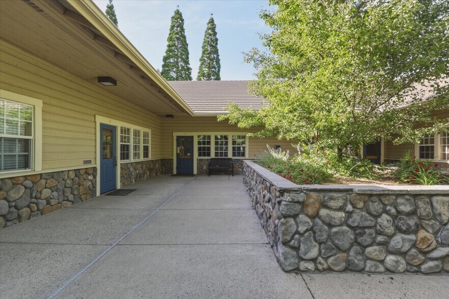 More Photos Of 6170 Ridgeview Ct, Reno Office For Lease