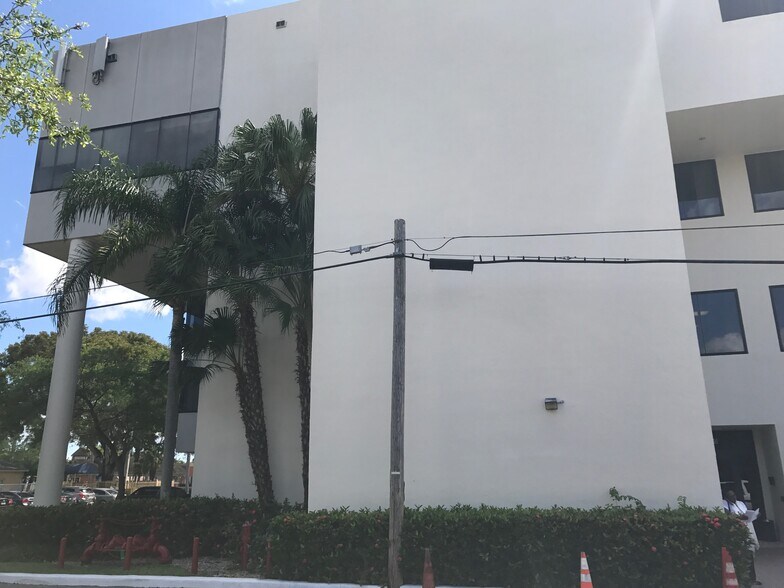 More Photos Of 950 N Krome Ave, Homestead Office For Lease