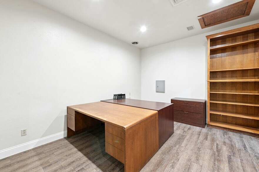 More Photos Of 7685 Northcross Dr, Austin Office For Lease