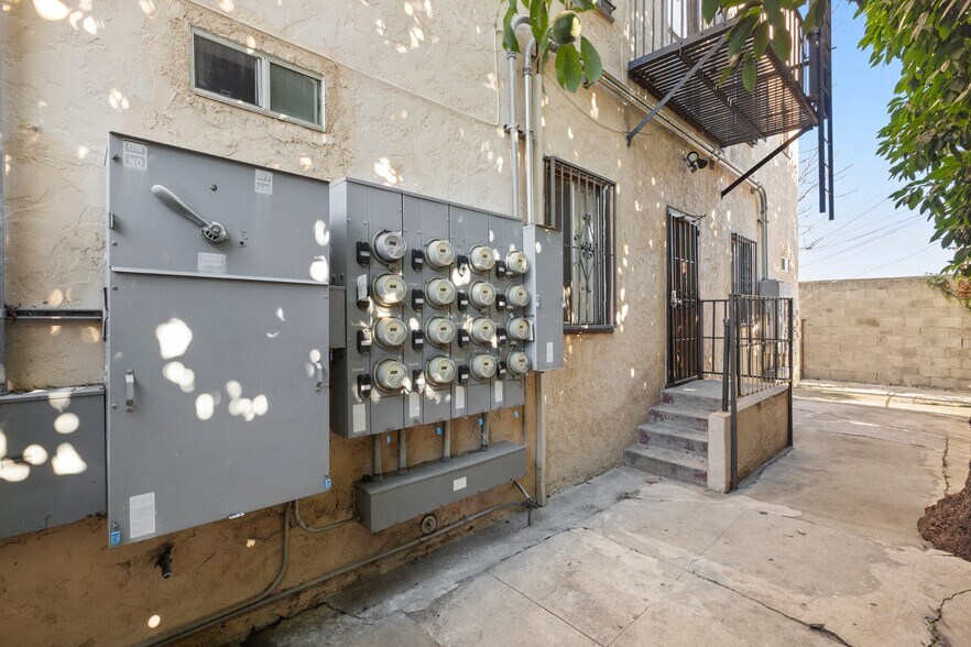 More Photos Of 210 W 43rd Pl, Los Angeles Apartments For Sale