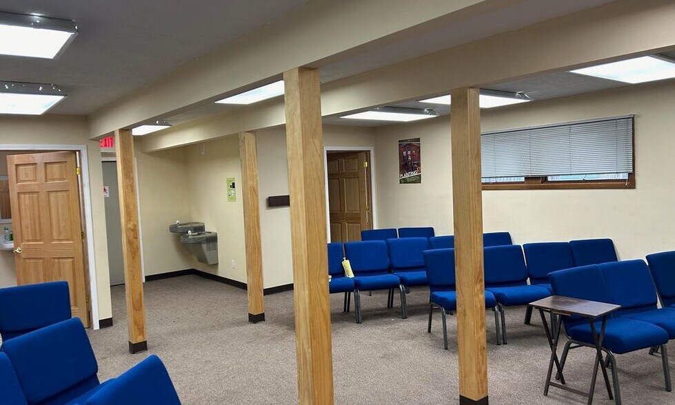 More Photos Of 2025 W Holmes Rd, Lansing Medical For Lease