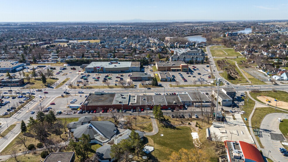 More Photos Of 75A-97 Boul D'anjou, Châteauguay Storefront For Lease
