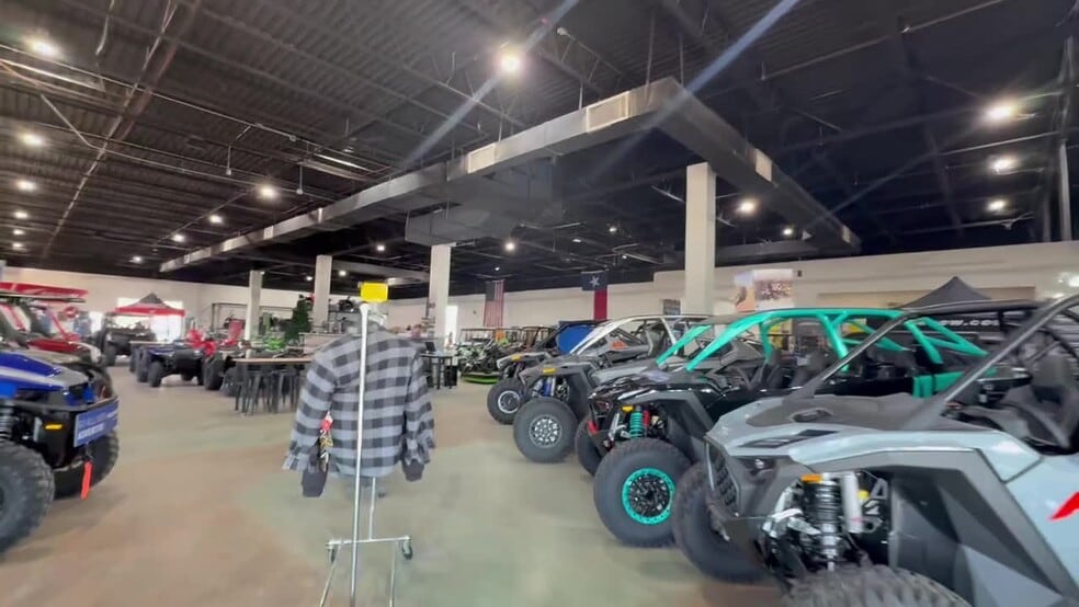 More Photos Of 13700 N Stemmons Fwy, Farmers Branch Freestanding For Lease