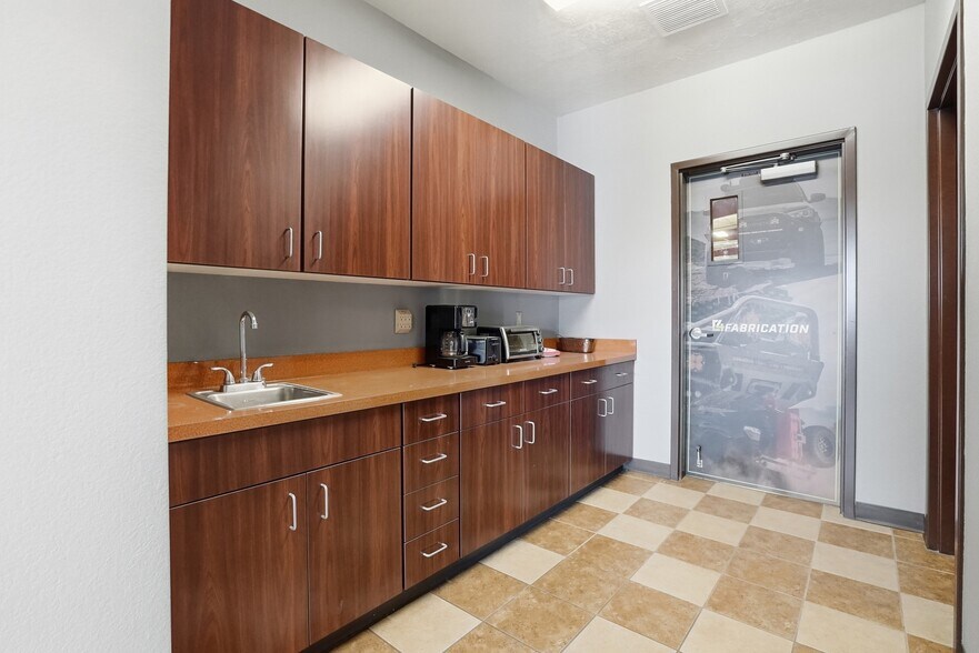 More Photos Of 1151 Industry Rd, Sturgis Manufacturing For Sale