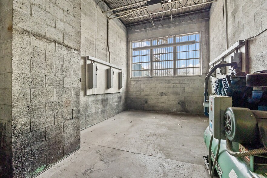 More Photos Of 1010 Spruce St, Lawrenceville Warehouse For Sale