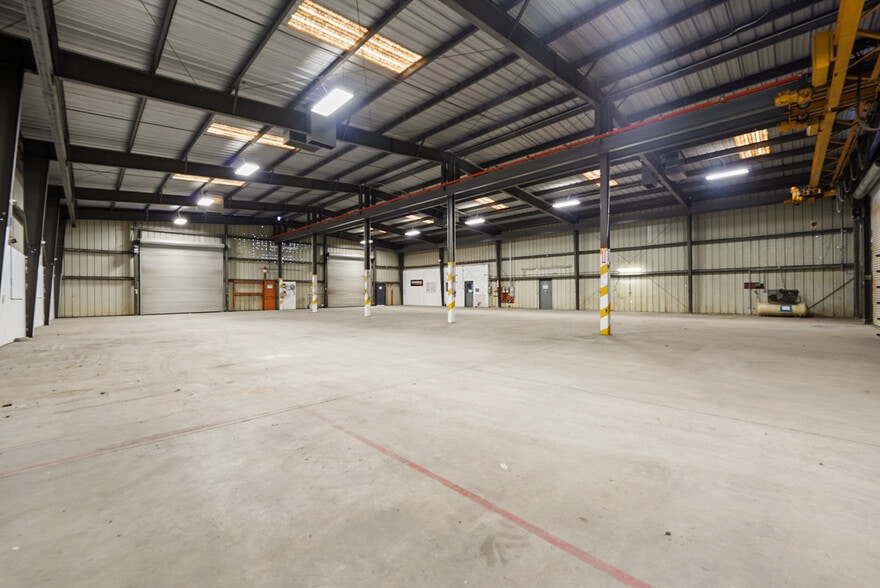 More Photos Of 6303 Seven Seas Ave, Bakersfield Warehouse For Lease