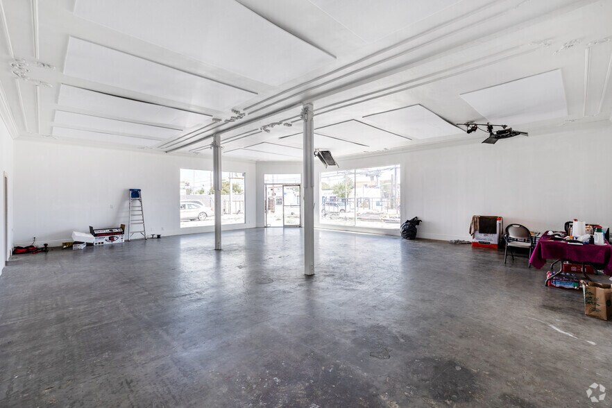 More Photos Of 2121 Lincoln Blvd, Venice Freestanding For Lease