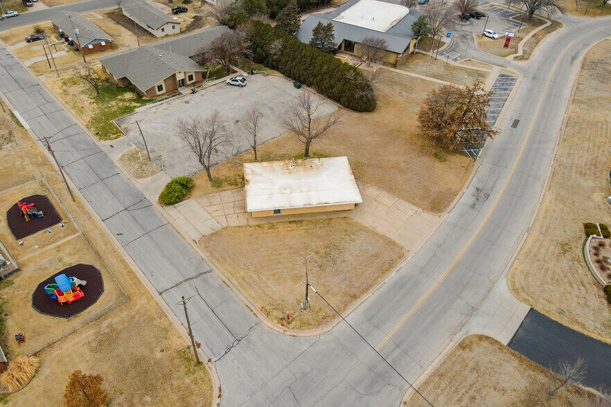 More Photos Of 1601 N State St, Augusta Office For Sale