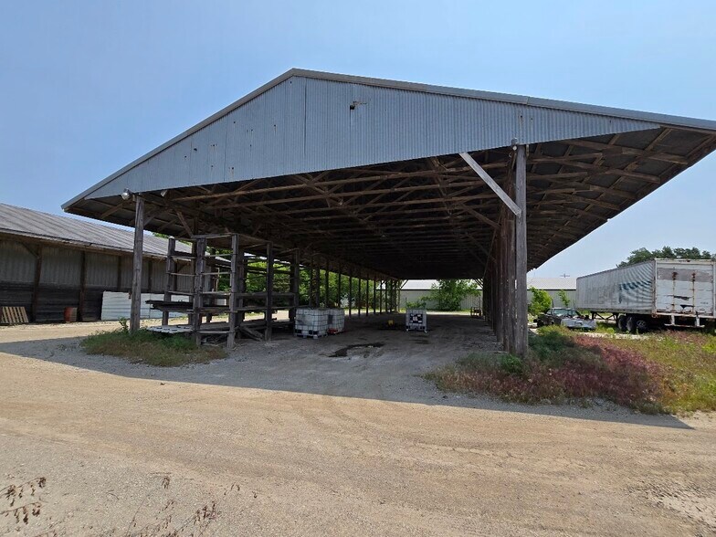 More Photos Of 808 W Walnut St, Fairbury Industrial For Sale