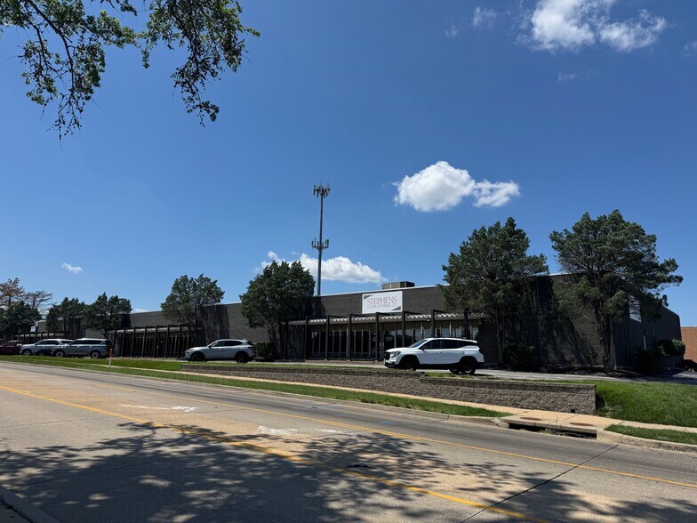 More Photos Of 11805-11821 Westline Industrial Dr, Maryland Heights Light Manufacturing For Lease