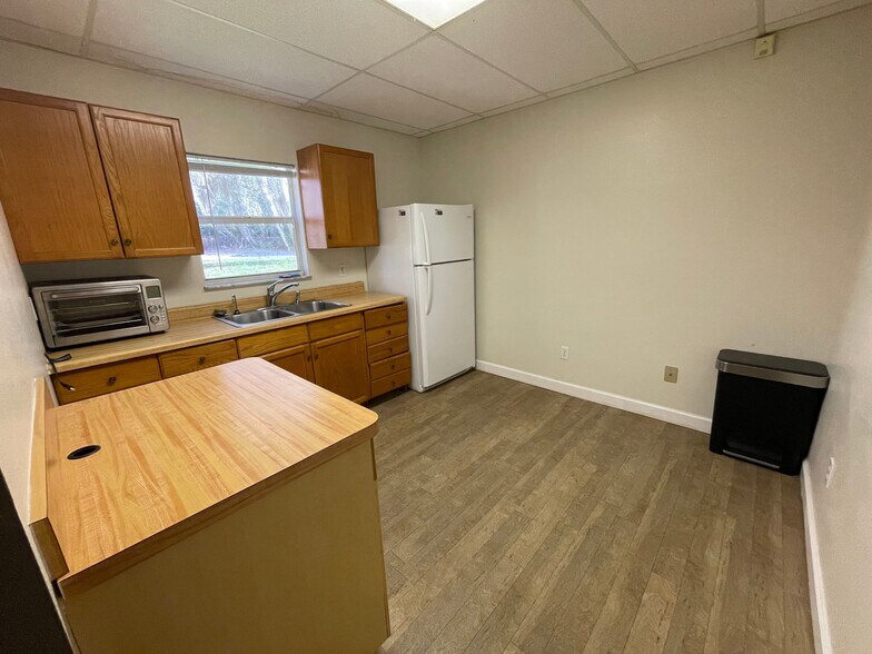 More Photos Of 1101 E Broadway St, Oviedo Office For Lease