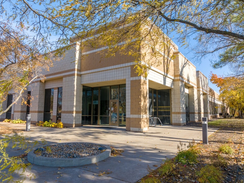 More Photos Of 6900 W 110th St, Bloomington Office For Sale