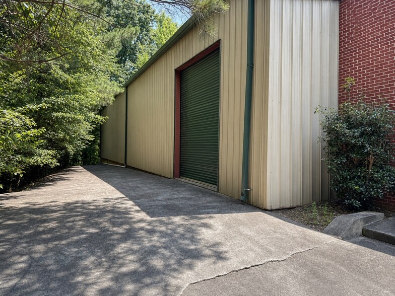 More Photos Of 1073 Nine North Dr, Alpharetta Warehouse For Sale