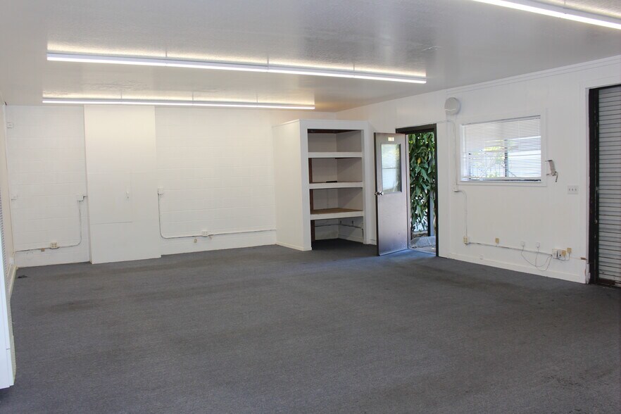 More Photos Of 125 Post St, Santa Cruz Light Distribution For Lease