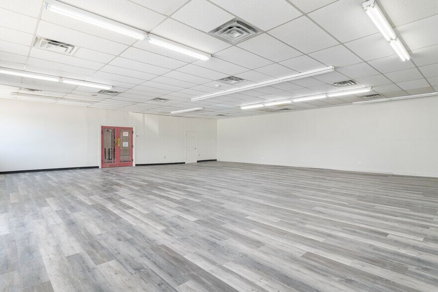 More Photos Of Post @ Post & Namcook Rds., North Kingstown Unknown For Lease