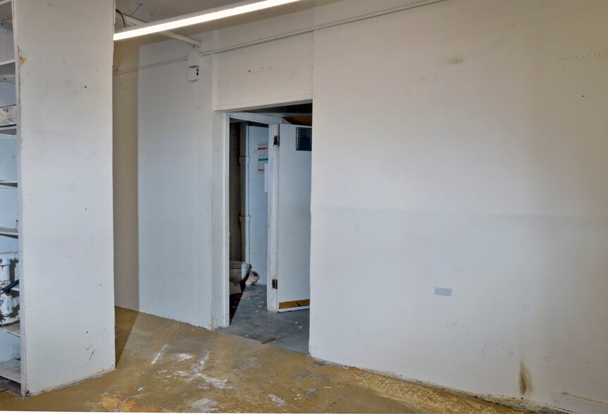 More Photos Of 4850 37th Ave S, Seattle Freestanding For Lease