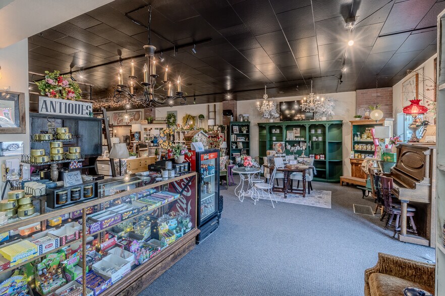 More Photos Of 315-317 W Kennewick Ave, Kennewick Storefront For Sale