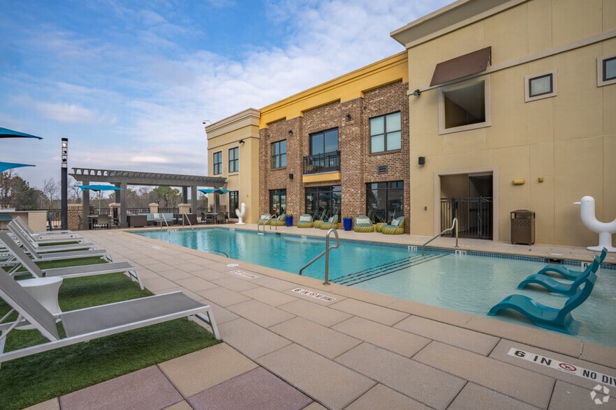 More Photos Of 6000 Avalon Blvd, Alpharetta Storefront Retail Office For Lease