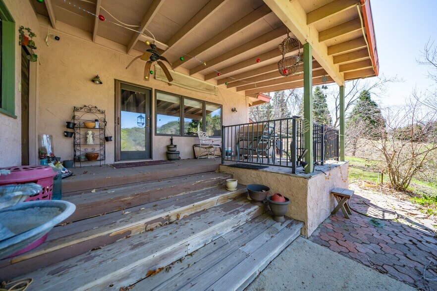 More Photos Of 11550 Raspberry Ln, Oak Glen Specialty For Sale