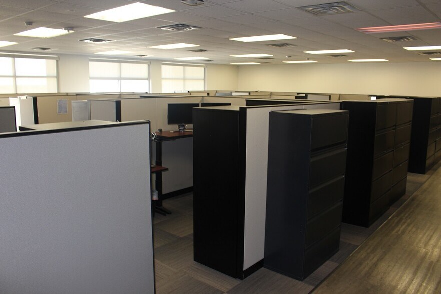 More Photos Of 5735 SW 7000, Andrews Industrial For Sale