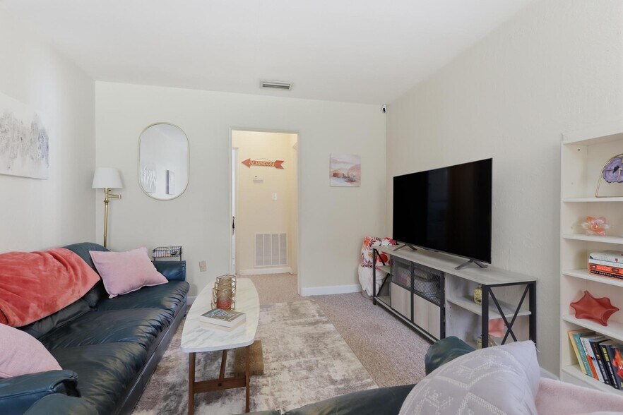 More Photos Of 642 Harwood St, Orlando Apartments For Sale