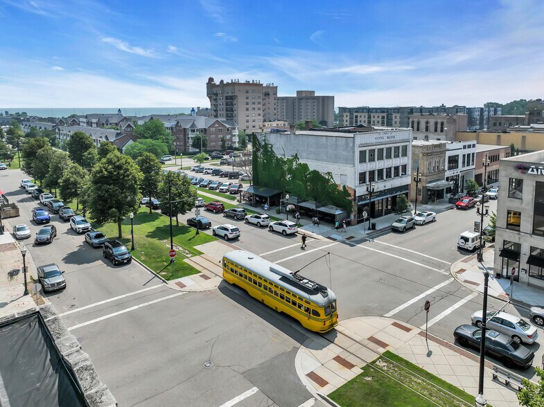 Primary Photo Of 5611 6th Ave, Kenosha Restaurant For Lease