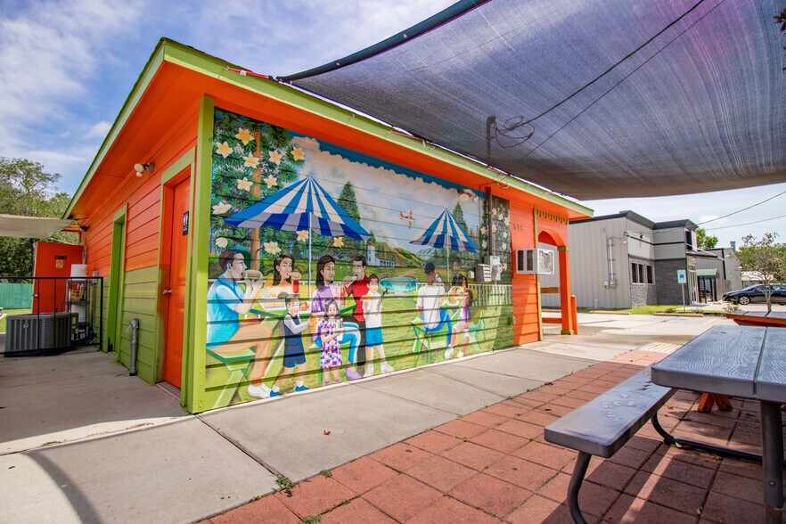 More Photos Of 518 Mill Ave, Conroe General Retail For Sale