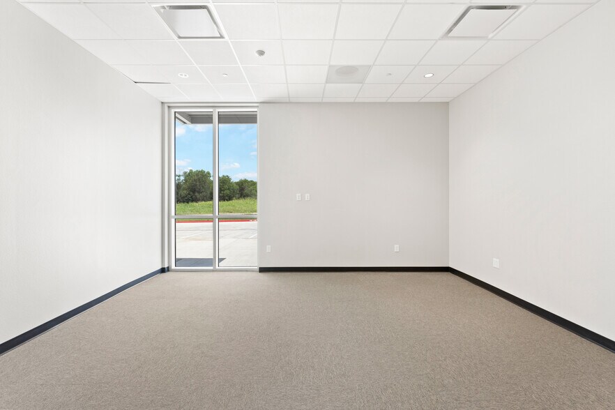 More Photos Of 1720 Eberhart Rd, Temple Warehouse For Lease