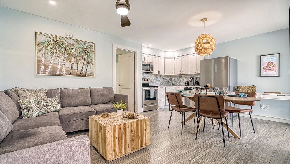 More Photos Of 104 Avenida Veneccia, Siesta Key Multifamily For Sale