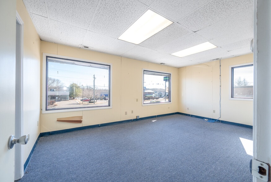 More Photos Of 477 Boston Post Rd, Orange General Retail For Sale