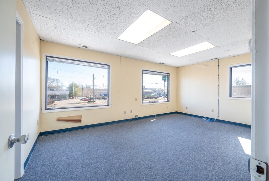 More Photos Of 477 Boston Post Rd, Orange Storefront Retail Office For Lease