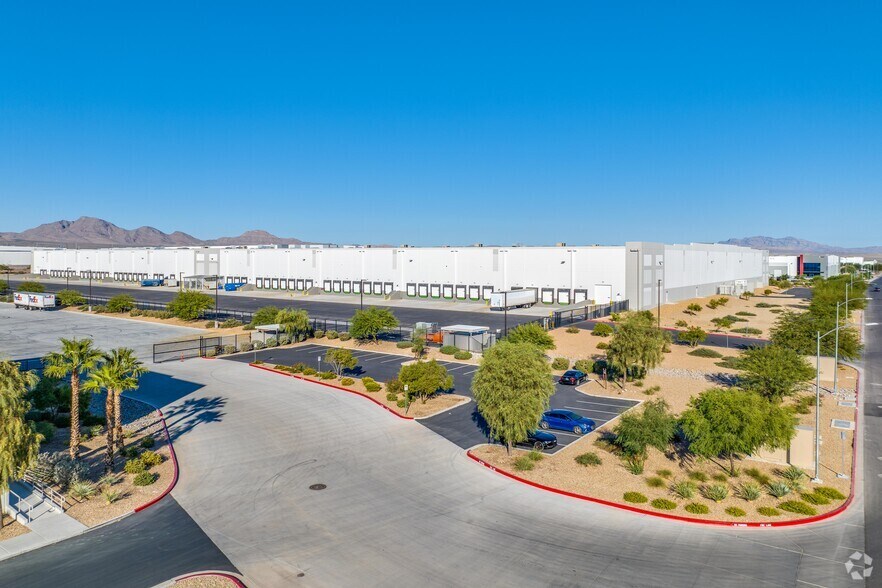 More Photos Of 5835 E Ann Rd, Las Vegas Distribution For Lease