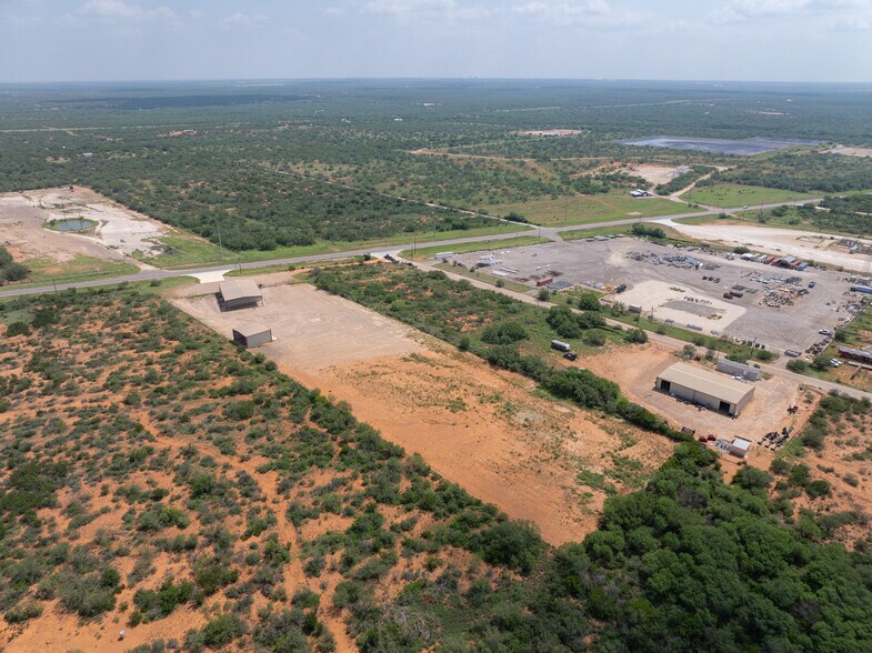 More Photos Of 3661 Fm 468, Cotulla Warehouse For Lease