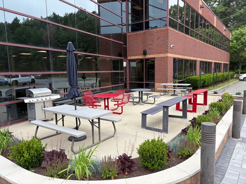 More Photos Of 201 Riverneck Rd, Chelmsford Office For Lease