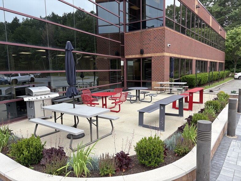 More Photos Of 201 Riverneck Rd, Chelmsford Office For Lease