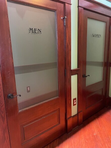 More Photos Of 101 E Main St, Brady Restaurant For Sale