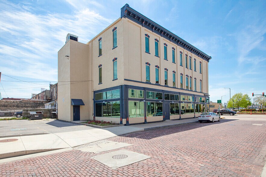 More Photos Of 600 S Main St, Elkhart Office For Lease