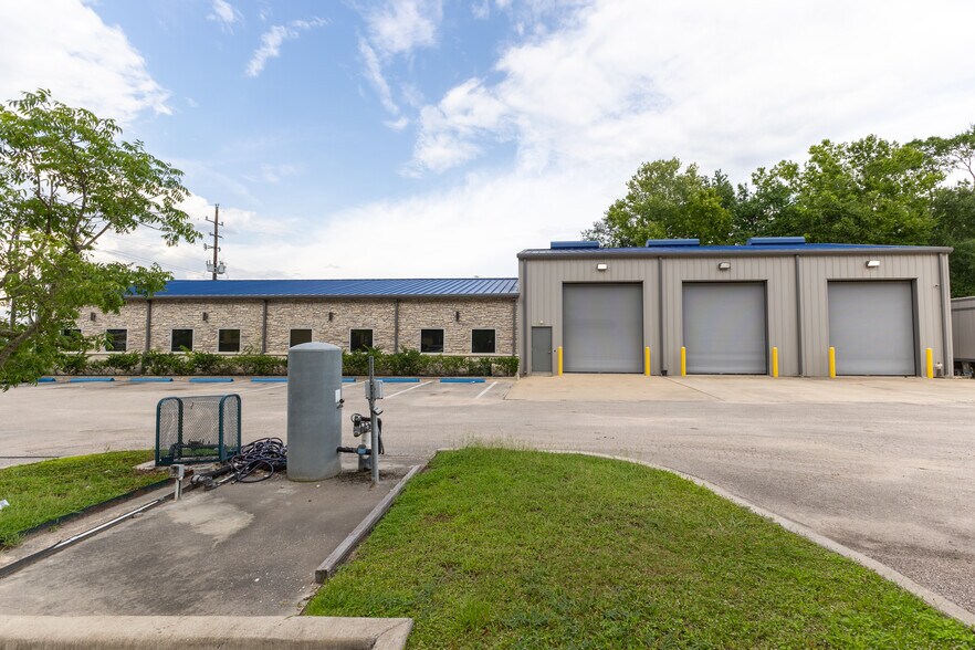 More Photos Of 8810 Fm 1960 Bypass Rd W, Humble Warehouse For Sale